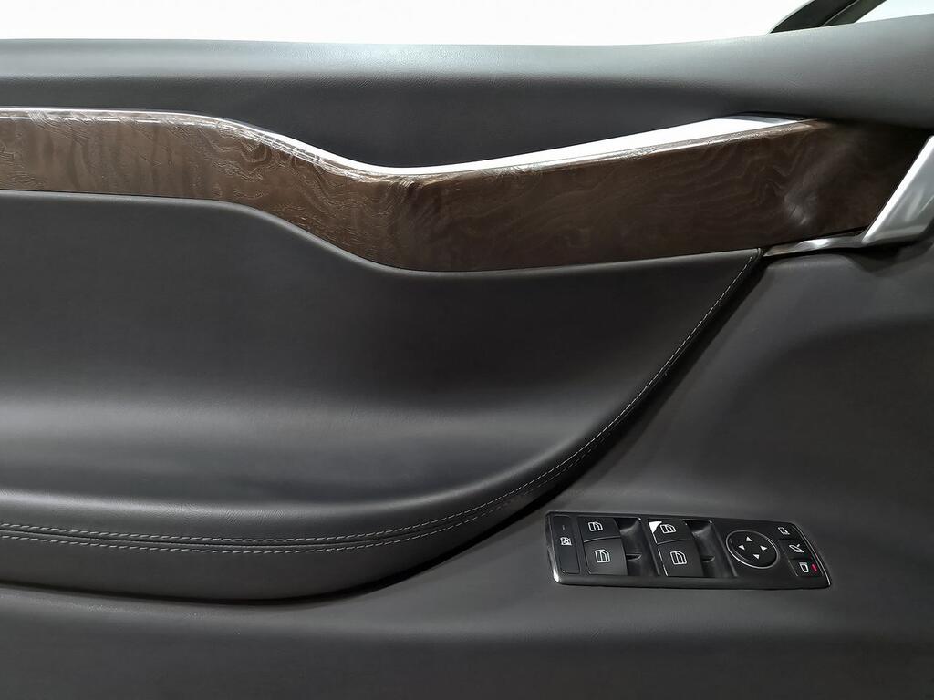 Tesla Model X 75D 4WD 12