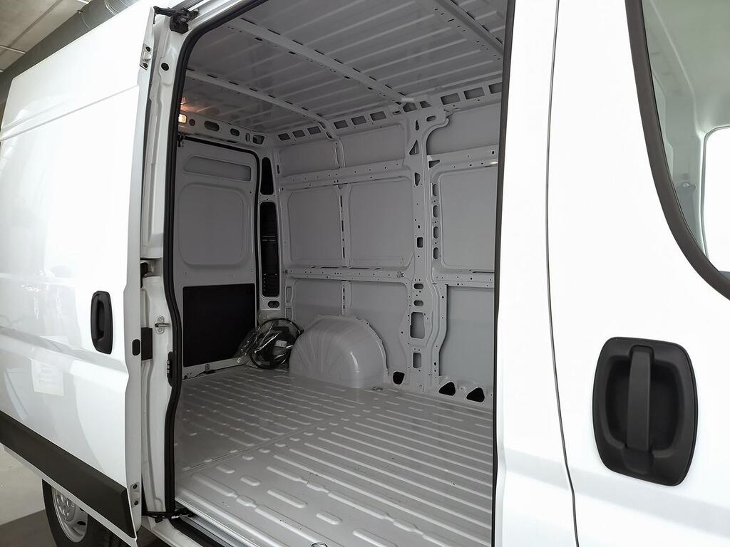 Peugeot Boxer E-BOXER PREMIUM BEV L2H2 (90KW) 122CV 8