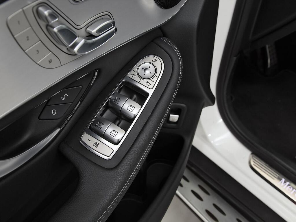 Mercedes GLC GLC 220 d 4MATIC 12