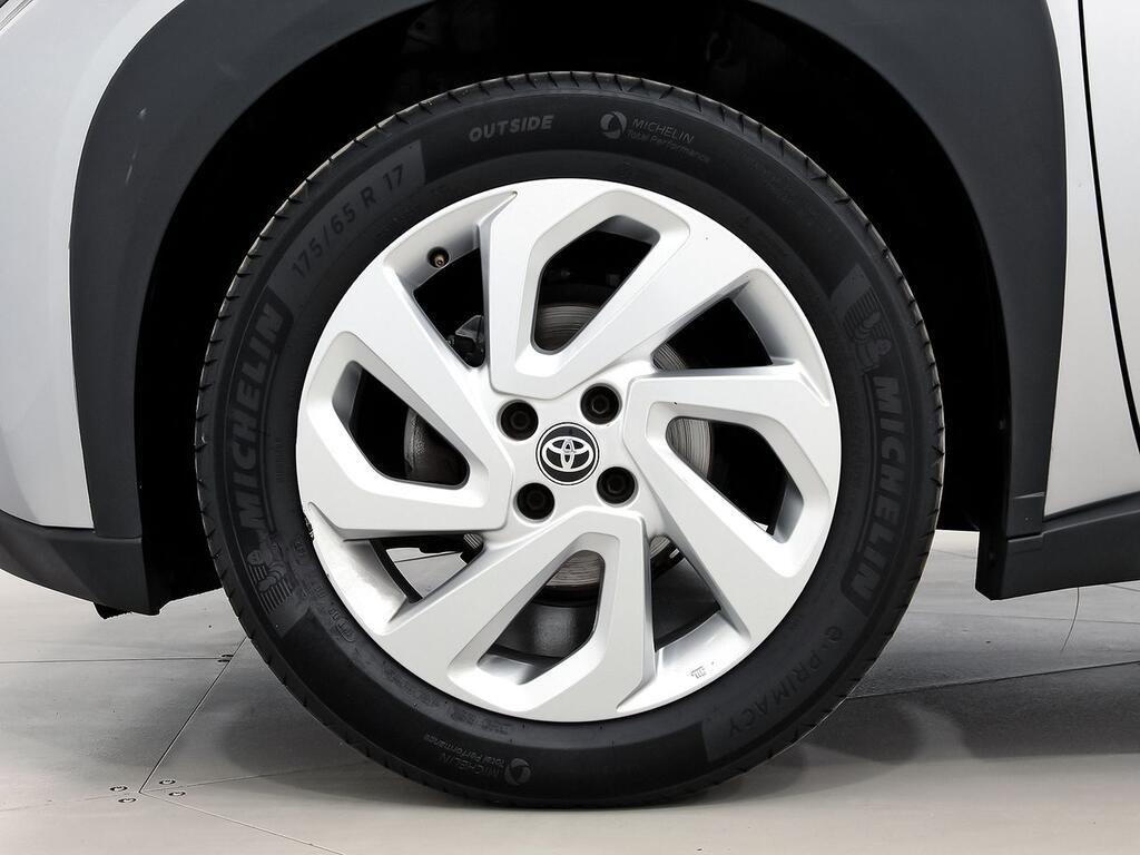 Toyota Aygo X Cross 1.0 VVT-I 72CV Play 8