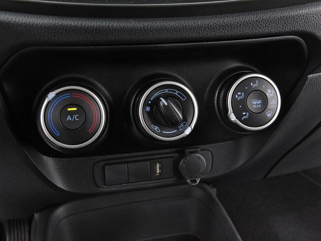 Toyota Aygo X Cross 1.0 VVT-I 72CV Play 26