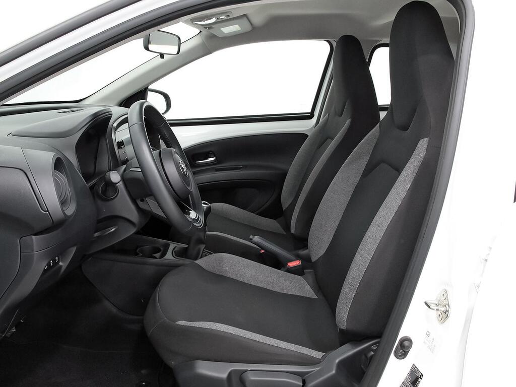 Toyota Aygo X Cross 1.0 VVT-I 72CV Play 8