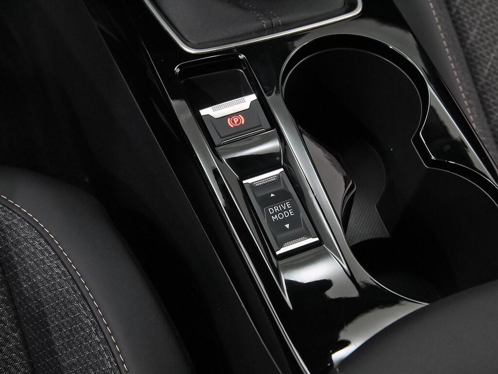 Peugeot 2008 Allure Puretech 100 S&S 6 Vel. MAN 32