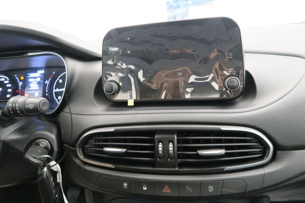 Fiat Tipo HB Diesel 1.6 97kW (130CV) manual 9