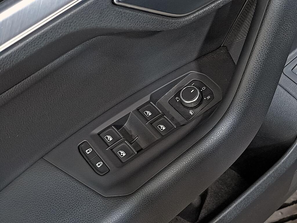 Volkswagen Touareg eHybrid Eleg 3.0 V6 TSI 280kW Tip 4M 12