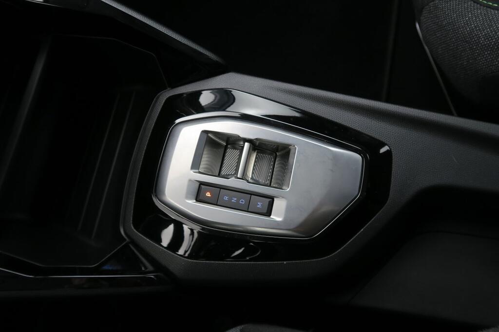 Peugeot 208 Active HYBRID 100 eDCS6 8