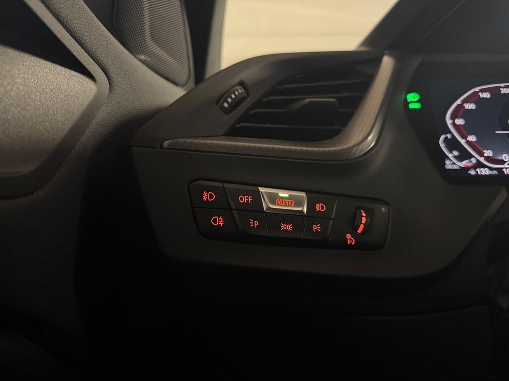 BMW Serie 1 116d Corporate Auto. 12