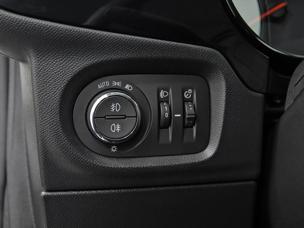 Opel Corsa 1.5D DT 74kW (100CV) Edition 9