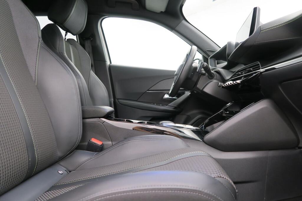 Peugeot 2008 GT Puretech 130 S&S EAT8 16