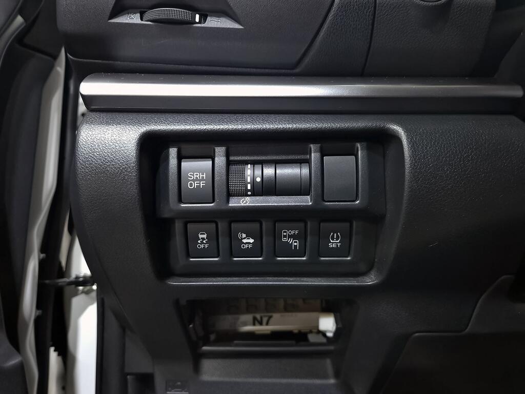 Subaru XV 2.0i Hybrid CVT Executive Plus 12