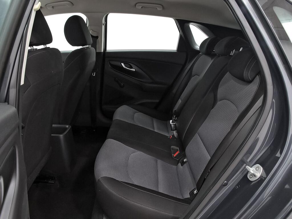 Hyundai i30 1.5 DPI Essence 9