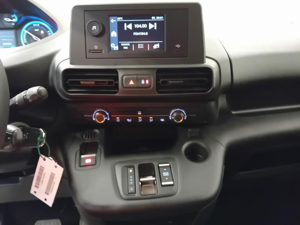 Peugeot Partner E-PARTNER FG STANDARD 800 KG BEV (100KW) 136CV 8