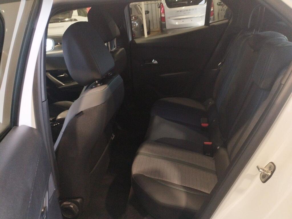 Peugeot 2008 Eléctrico Allure Pack (100kW) 14