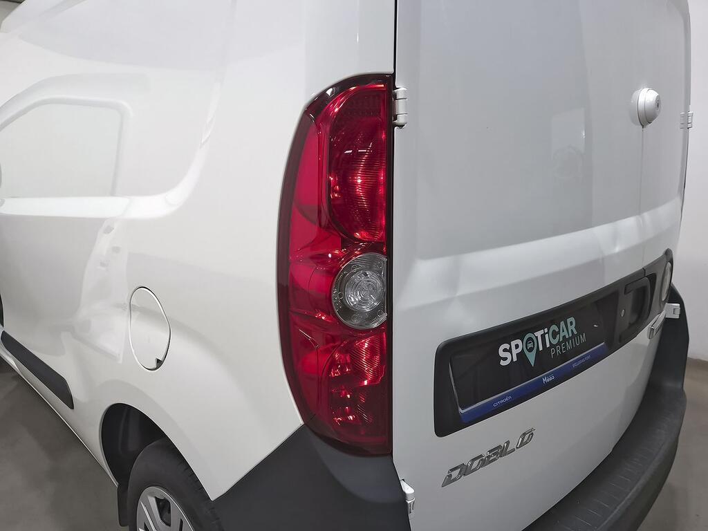 Fiat Doblò 1.3 MULTIJET 95 SX 4P 27