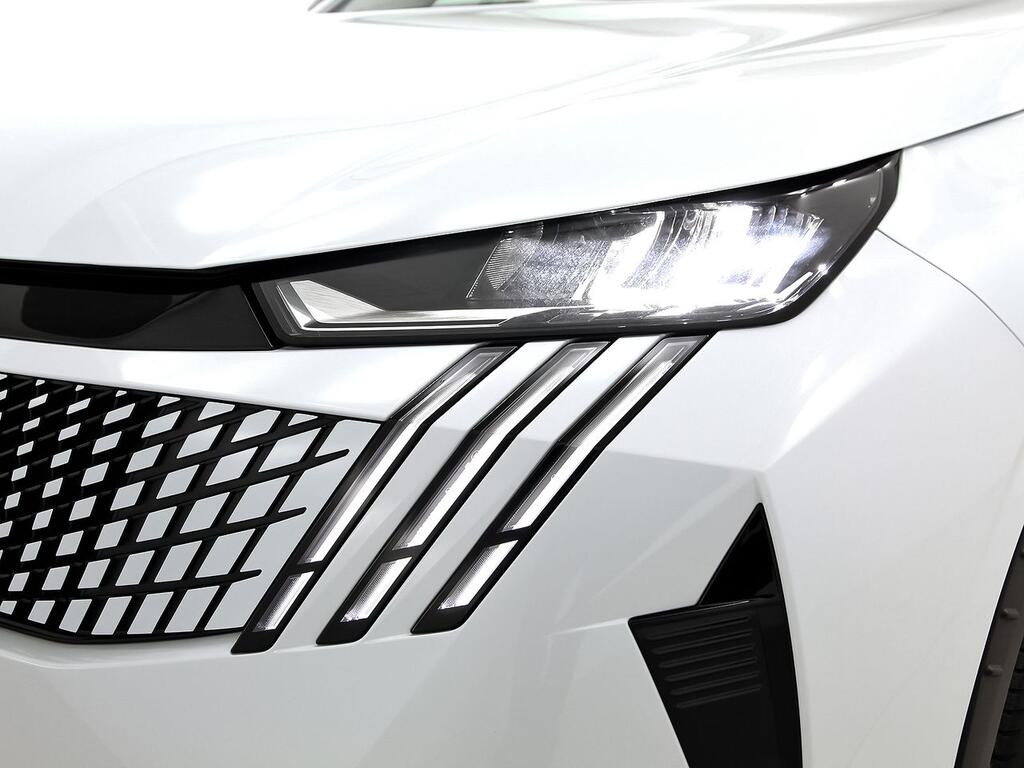 Peugeot 5008 1.2 100KW Allure eDCS6 36