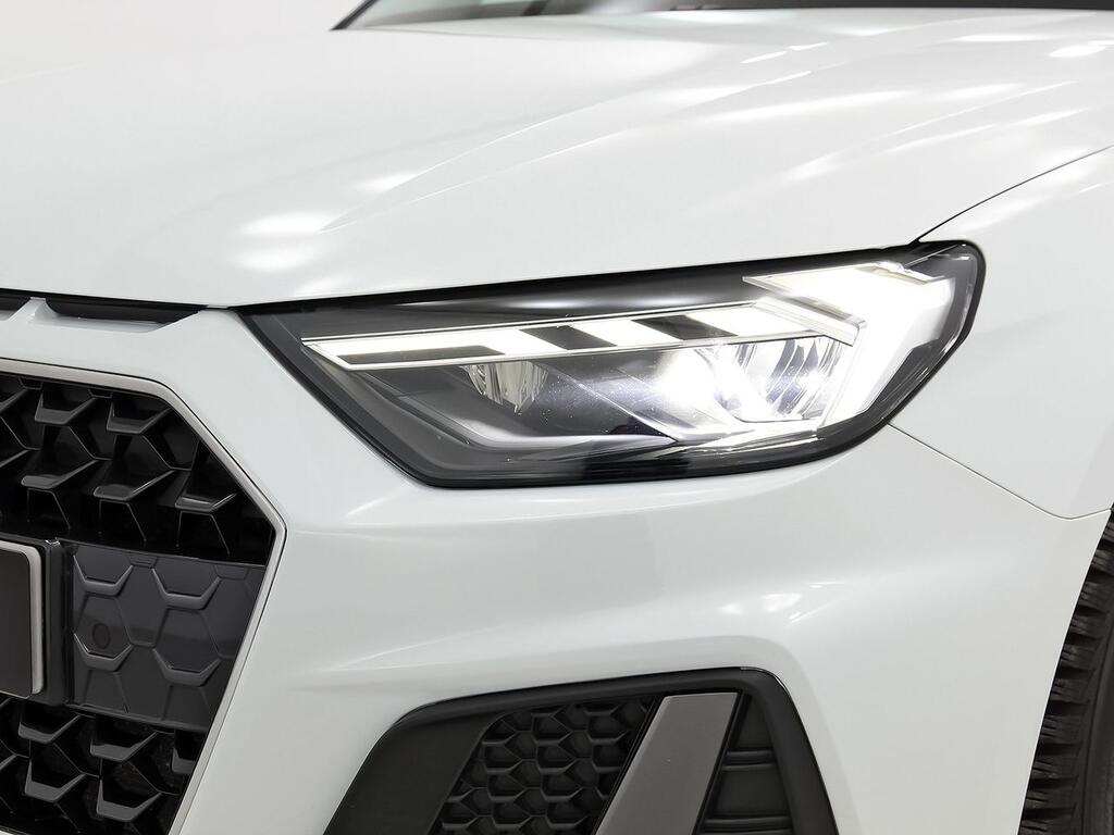 Audi A1 Sportback Adrenalin 30 TFSI 81kW S tron 33