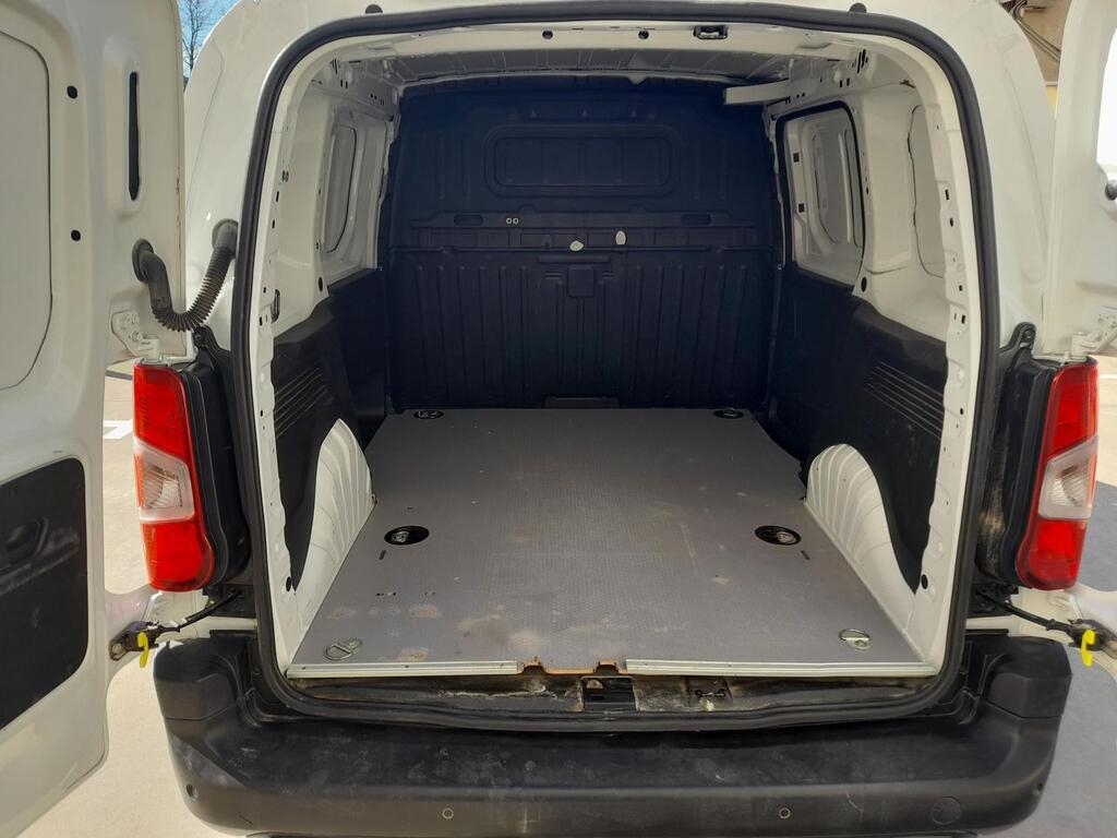 Peugeot Partner 1.2 PURETECH 110 PREMIUM STD 4P 600 KGS 7