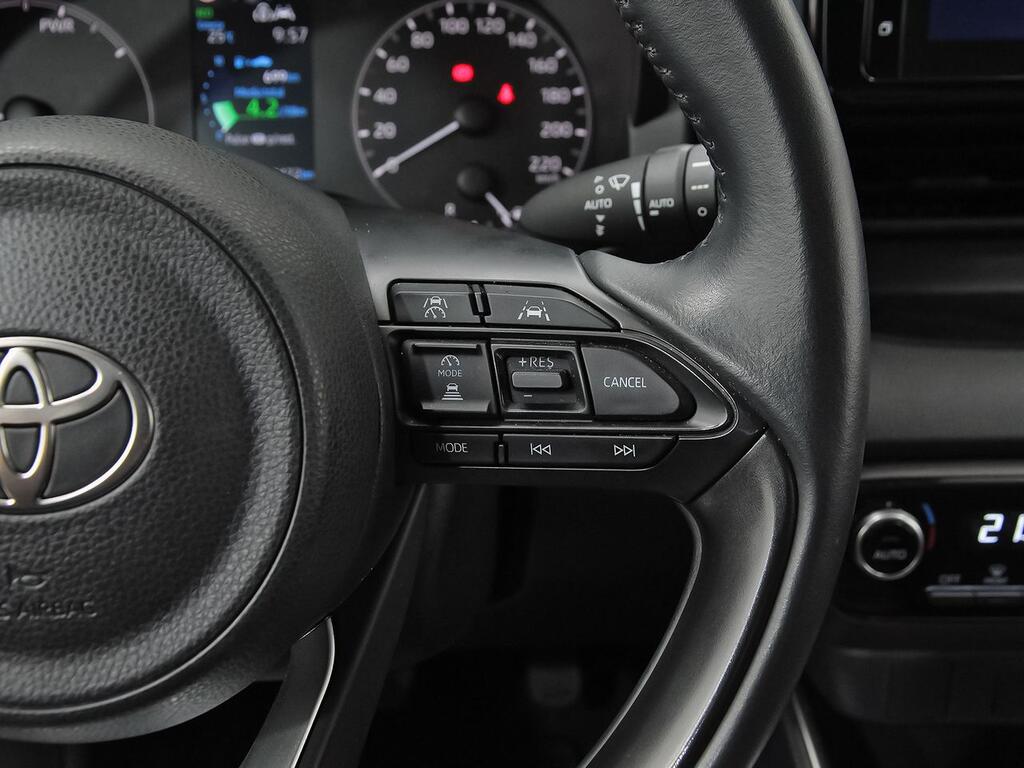 Toyota Yaris 1.5 120H Active Plus 16