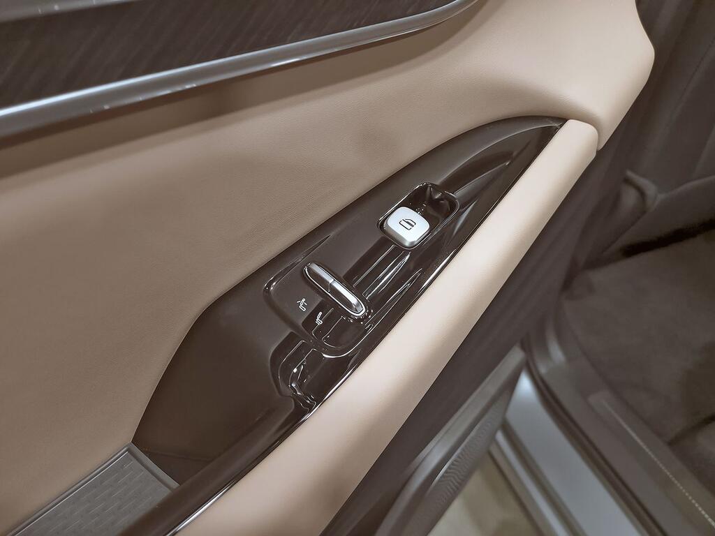 Ebro S900 PHEV 1.5 TGDI 3DHT 4X4 Luxury 32