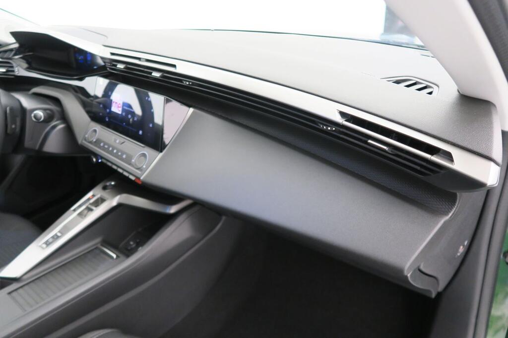 Peugeot 308 5P Active Hybrid 180 eEAT8 15