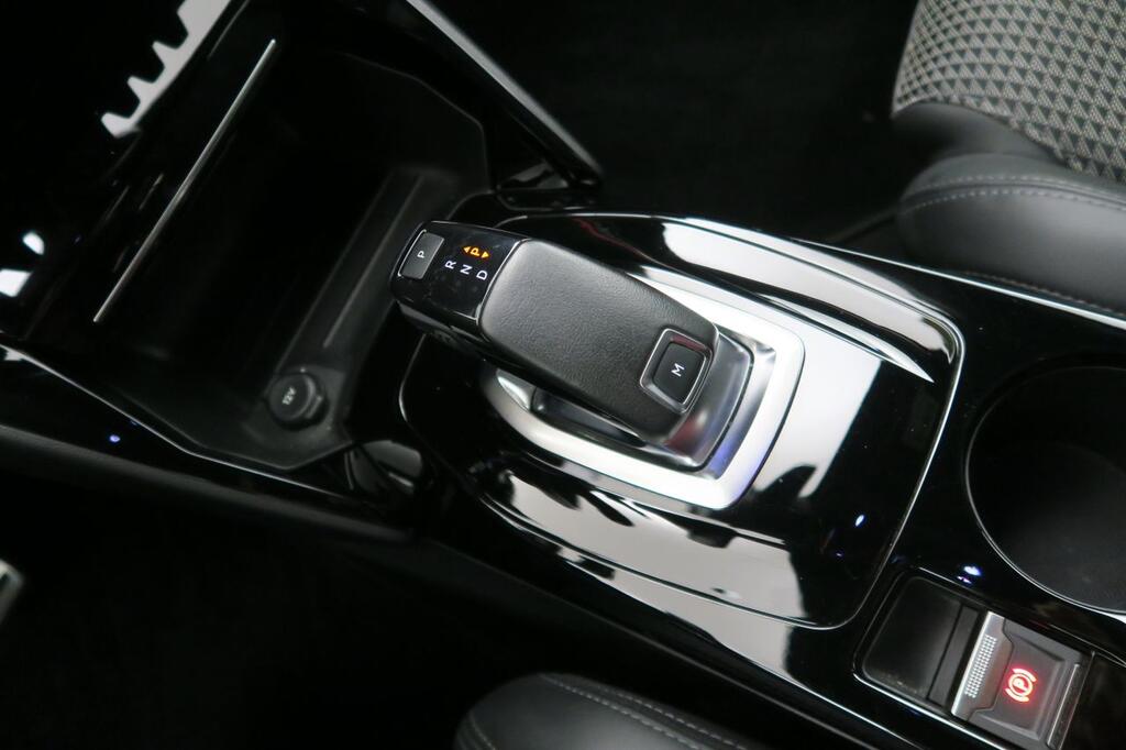 Peugeot 208 PureTech 96kW (130CV) EAT8 GT Line 9