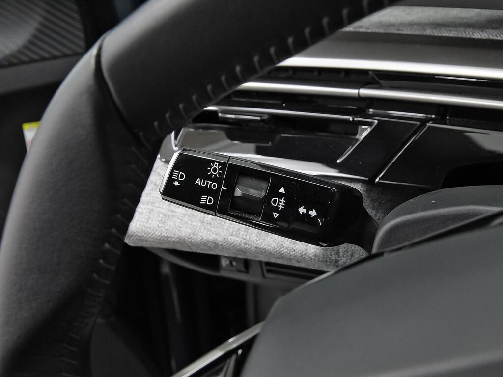 Peugeot 5008 1.2 107KW Allure eDCS6 16